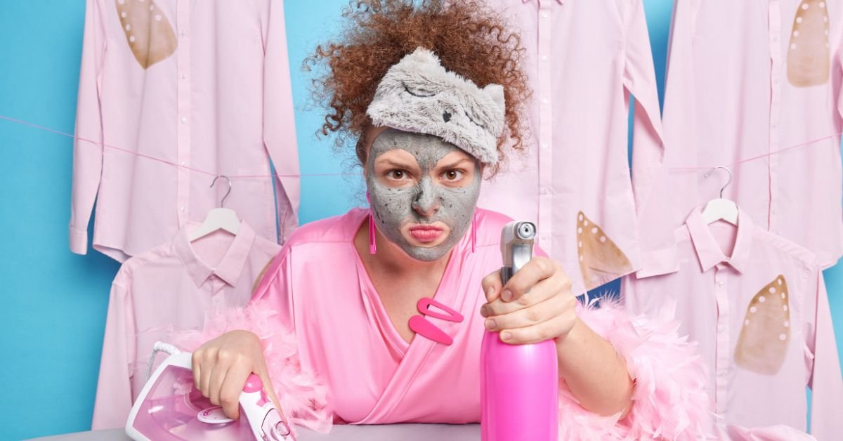 how to get mold out of clothes